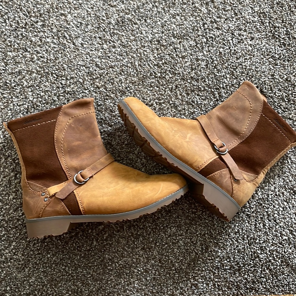 EUC Eddie Bauer Waterproof Leather Boots 10/40